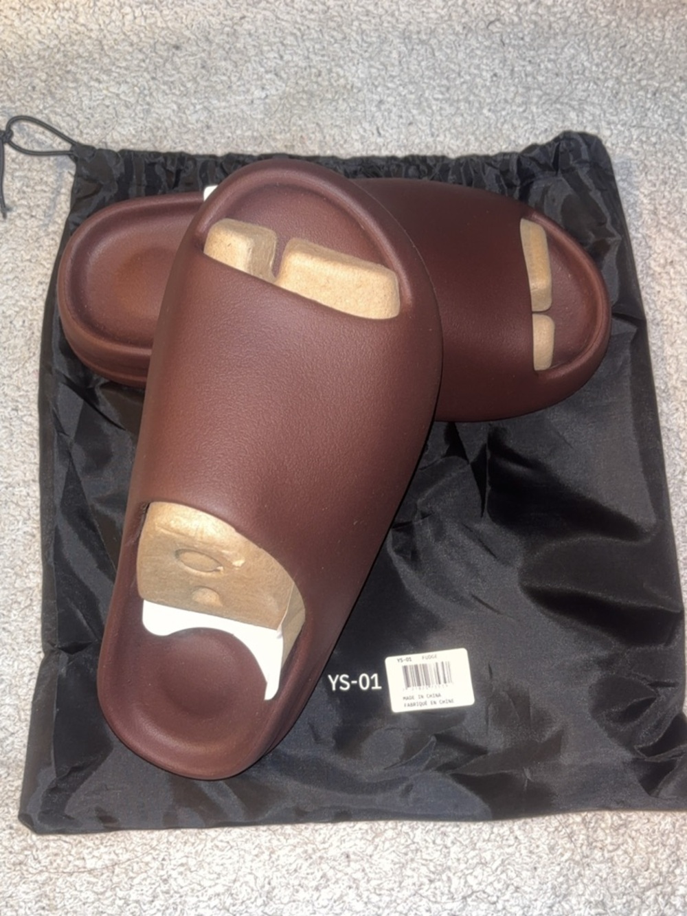Yeezy Slide Sandal in Brown size 7 - Picture 2 of 5